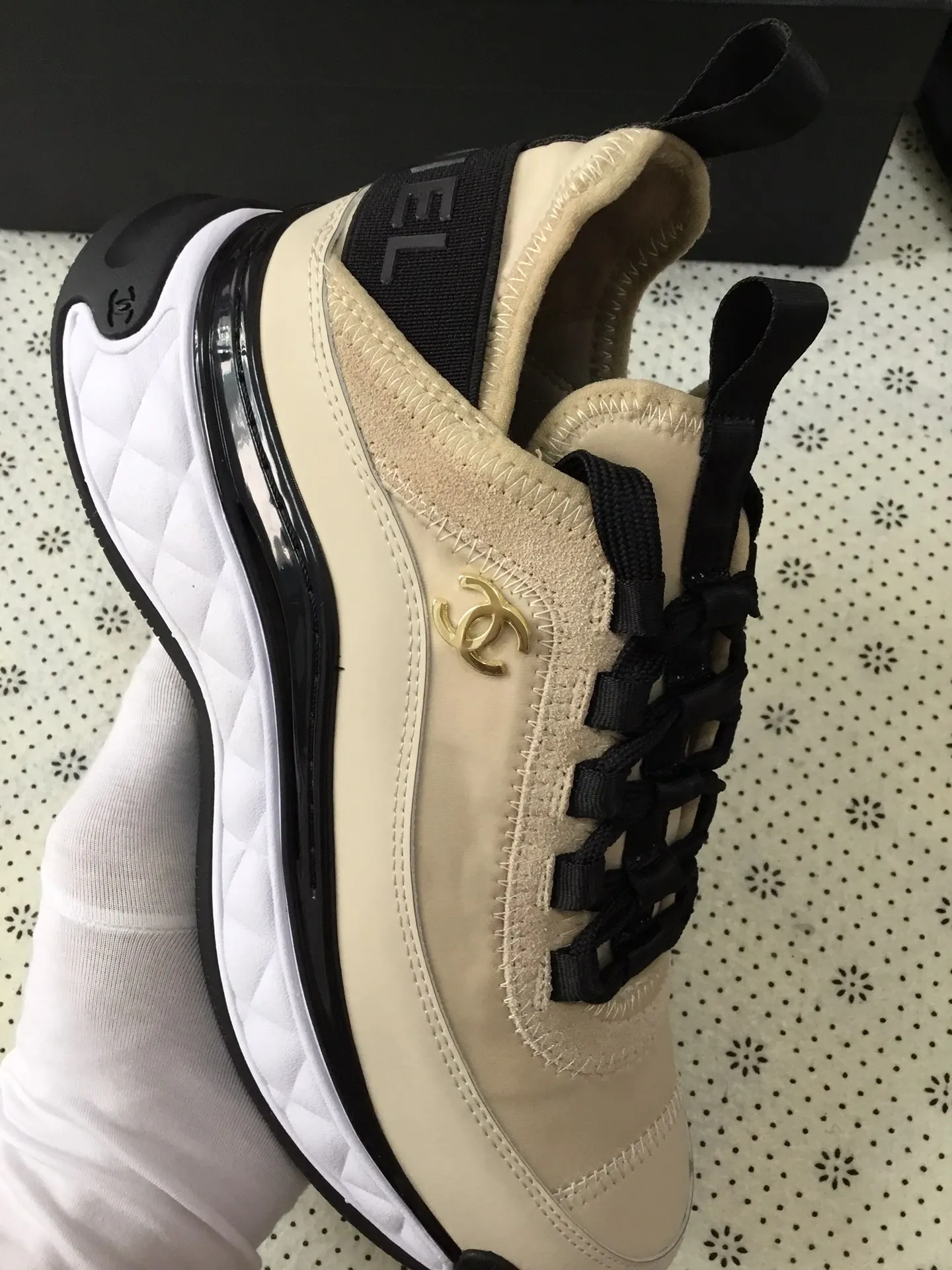 👟👟Ex-factory price 540👟👟 Original CHANEL 2025 Chanel Four Seasons Casual Sports Shoes Original Cover Lasting for Women is made one to one with original lasting technology. Fabric: first layer of silk cowhide with high-elastic lycra and knitted fabric, comfortable and breathable. TPU 3-in-1 ultra-light outsole. Comfortable on the foot. Versatile. Built-in 2 cm brand heightening insole, size: women's 35-41